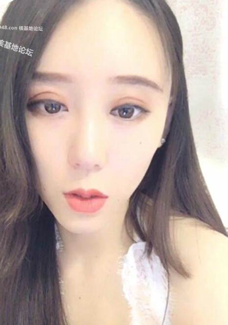 虎牙美女《艾薇儿baby》密码房大秀合集