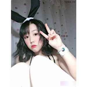 网红美女拥有完美身材与高颜值