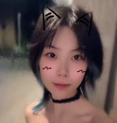 惊现-反差眼镜学生妹，电梯间内唯美身材有尺度露出癖