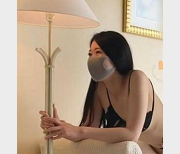 超级丝袜控180个子大长腿女神（苹果）高跟黑丝吊带御姐风穿搭教程