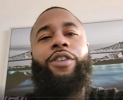 高颜值华裔哥演绎成熟主妇在卧室的剧情