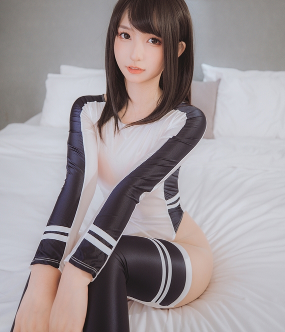 神楽坂真冬的最新资源：水之形2，150P2V，853MB