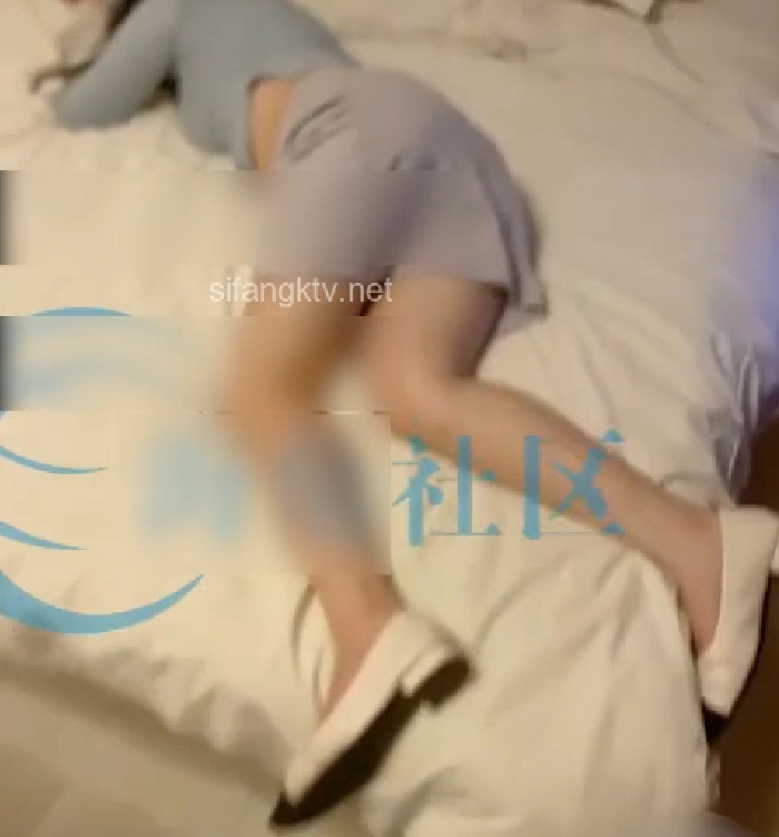 独家福利自行打包，与约会大神灌醉，尽享大罩杯美腿女邻居的互动！附聊天记录，一键秒传，多种下载方式，立即领取！