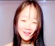 美妙境界喷泉的风情万种小妹使用双头道具互相运动的1V视频（1.10GB）