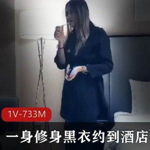 修身黑衣小伙子约凤楼姐姐酒店自拍,逞强虚胜利方