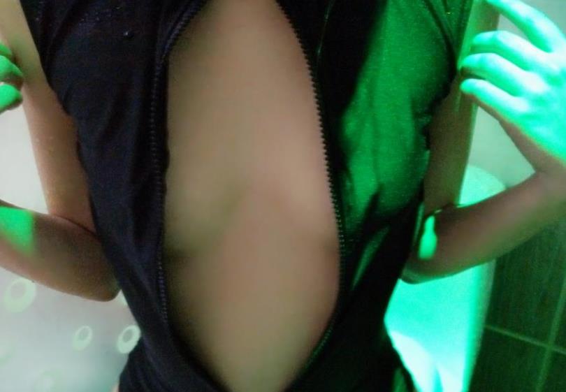 兔牙萌萌FL姬黑丝服装直接展示百变女王精选cos类型视频1.4G