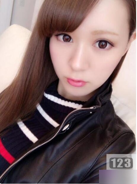 立花瑠莉的破洞牛仔裤