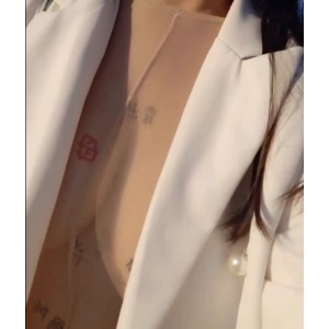 肉色丝袜连体大罩杯，户外展示小狗主人，百度盘全方位展示CC果如