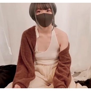 OnlyFans网红少女HongKongDoll玩偶姐姐：情侣扑克游戏视频大放送