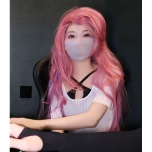 粉色情人自拍视频集，时长21分钟，特写镜头展示鲍鲍液体，软萌兔兔酱JK装玩塞子，身材火辣