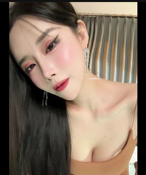 CC小恩雅S闺蜜公自拍视频：时长15分钟，故事扭动，下载观看