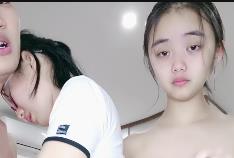 姐妹花C着她精彩自拍，时长2小时12分，给作观看