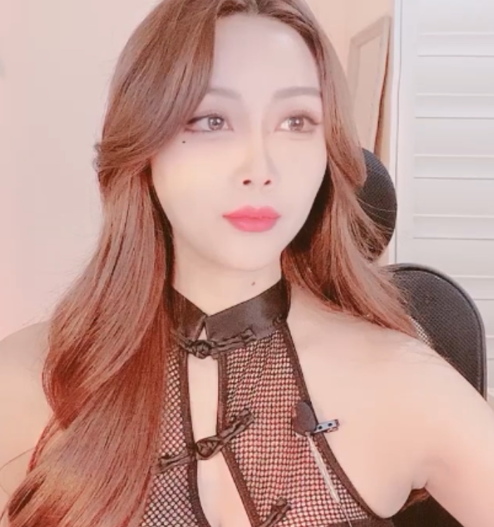 ANNVV娜娜百度盘合集：美女直播视频，总大小奇怪姿势G