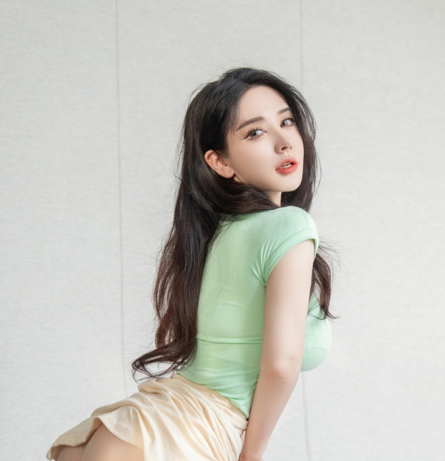 潘娇娇大罩杯子视频作品:葡萄夹放飞自我悄悄话超级大罩杯子弄净B清晰