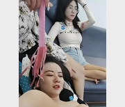 精心制作的形象展示：大学生小芳的社交媒体之路