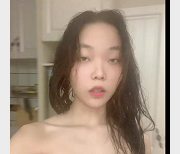 查小理：内部群叛徒的奇女子，展示身材勾引路人，5V-11.3G视频资源作者自拍