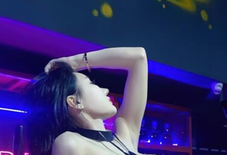 推特女神佳多饱视频图片合集,九头身美女全方面才艺尺度火辣绅士必看