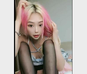 美女上官宝贝全集27V-8.5G，时长七八小时，振振棒假阳J，学校举报抹除，下载观看