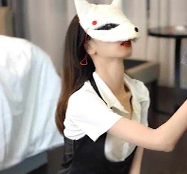 软软学姐首轮淘汰赛私拍视频曝光！10V作品总大小1.3G，苗条纤吓材展示妹子魅力无露脸