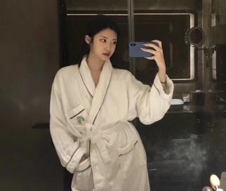 餐妞卿:推特女炮手,资源丰富不露脸,小哥哥不重样,棍子换装,喜欢的赶紧下载!