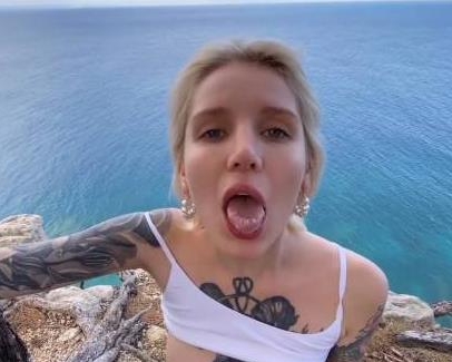 送击游戏到角色扮演游戏，从竞速游戏到策略游戏，应有尽有。无论你是喜欢哪种类型的游戏，都能在Red_fox的视频合集中找到你喜欢的内容。如果你也是一位游戏爱好胀娆那么这个视频合集绝对不容错过。跟随Red_fox的步伐，一起感受游戏的魅力，一起领略游戏的乐趣。让我们一起来探索这个游戏世界的精彩吧！