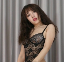 搬运小哥美女同事家里大包紧身某处