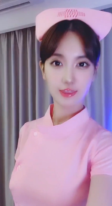 性感花椒当家花旦宁依纯热舞露背视频集