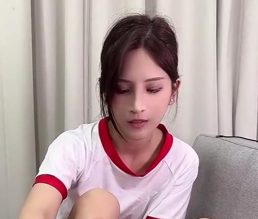 艾希老师高颜值福利姬特写视频合集，51V-10.3G资源，下载观看享受坤王的魅力