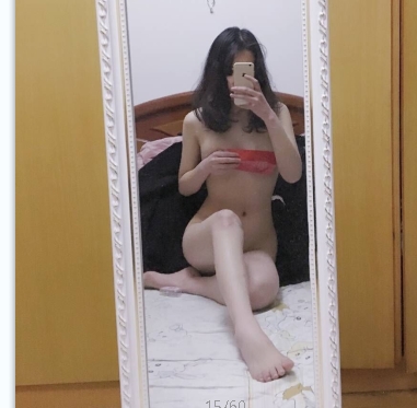 绝版罗莉露西4V-122M完整合集，粉嫩浮力姬馒头鲍混血感退圈精彩作品