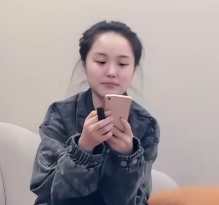 一般的视觉盛宴，让人感受到一种别样的美感和性感魅力。