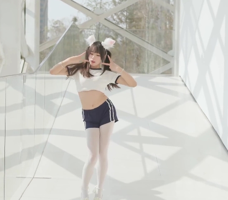 11.66G推特黏黏团子兔热舞视频合集,万元定制舰长作品图集,30天链接下载