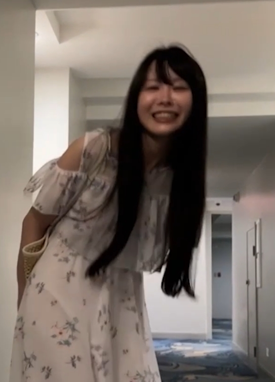 女神自行打包,美妙境界1+1.23G,湿嫩羞涩闪灯指教