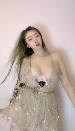 快手女神主播欣妹舞蹈合集,尽显舞台魅力