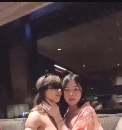 TS系列:超美肤白微博网红张思妮酒店Csao,nu,床上弄,卫生间后推车释放