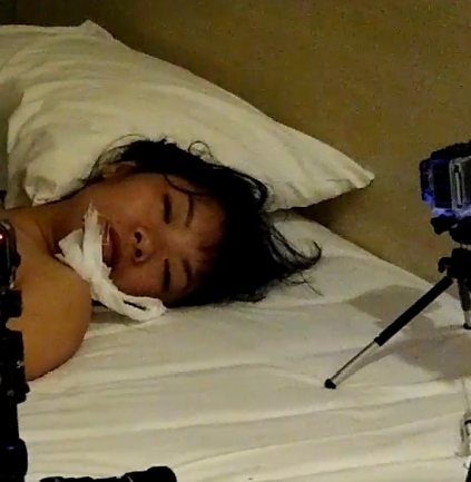 迷玩三人组露脸良家妻子超长时间互动视频全网首发，金钱情商攻破宾馆糖果无屏障