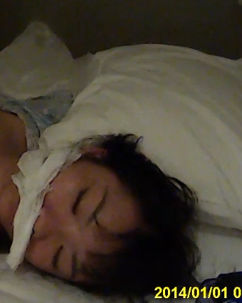 迷玩三人组露脸良家妻子超长时间互动视频全网首发，金钱情商攻破宾馆糖果无屏障