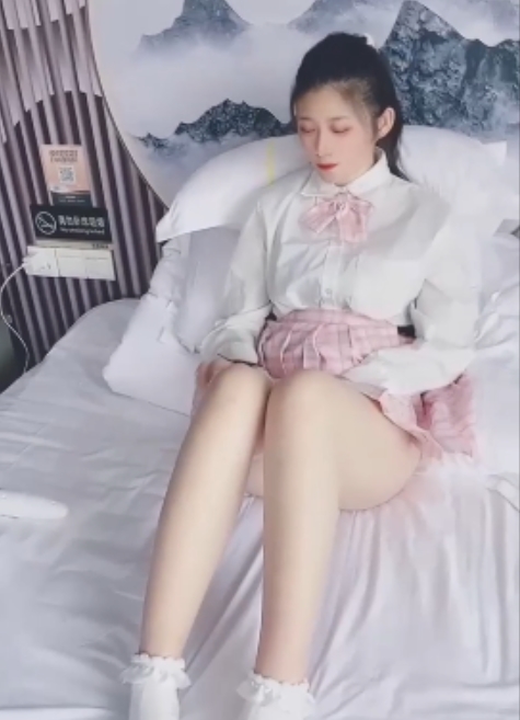 眼镜靓女司雨：37个视频61.5克重，每一个都是精彩之作