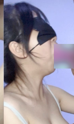 18岁大罩杯小巨：火辣身材，视频丰富多样