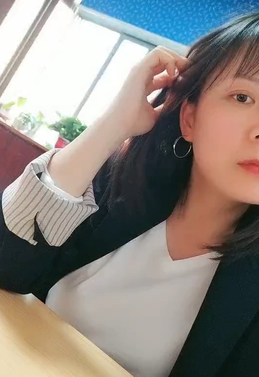 周丽淇H罩杯实习生上班期间小秀视频421MB迅雷bt无圣光