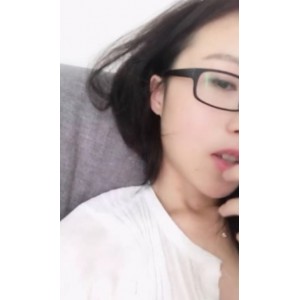 骚气眼镜主播夜夜：波多野结衣形象视频8.3G，收藏46，23V点击量惊人