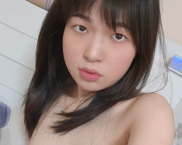 20万粉丝疯狂收藏！眼镜TS俞喵喵私拍视频曝光，百度搜索量飙升