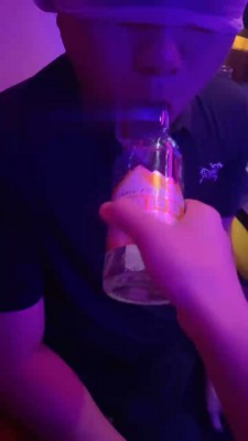 鬼鬼KTV服务员舔脚bf17507视频，31分钟，画质544*960