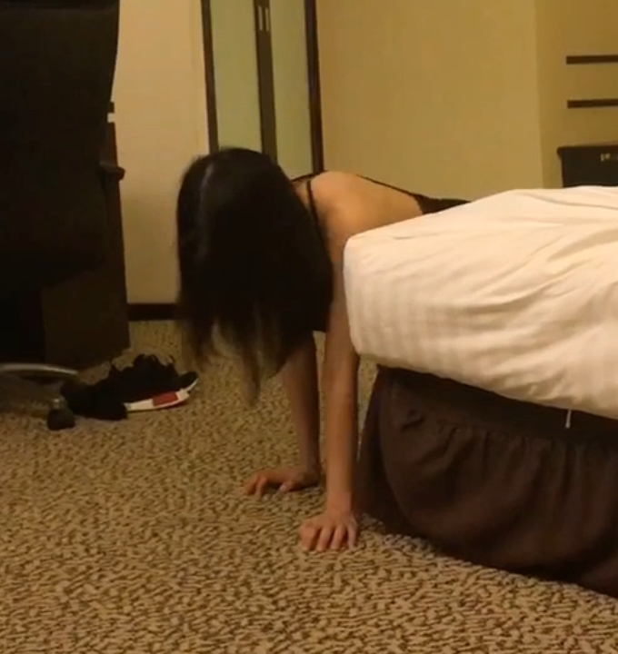 大神Dogmaster指教香港女小狗，收藏量达59，视频大小17.9g