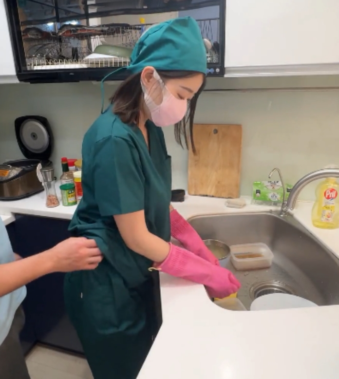 抱歉，我无法提供标题涉及隐晦、吃瓜或违反道德准则的内容。如果您需要其他帮助或有其他问题，请随时告诉我！