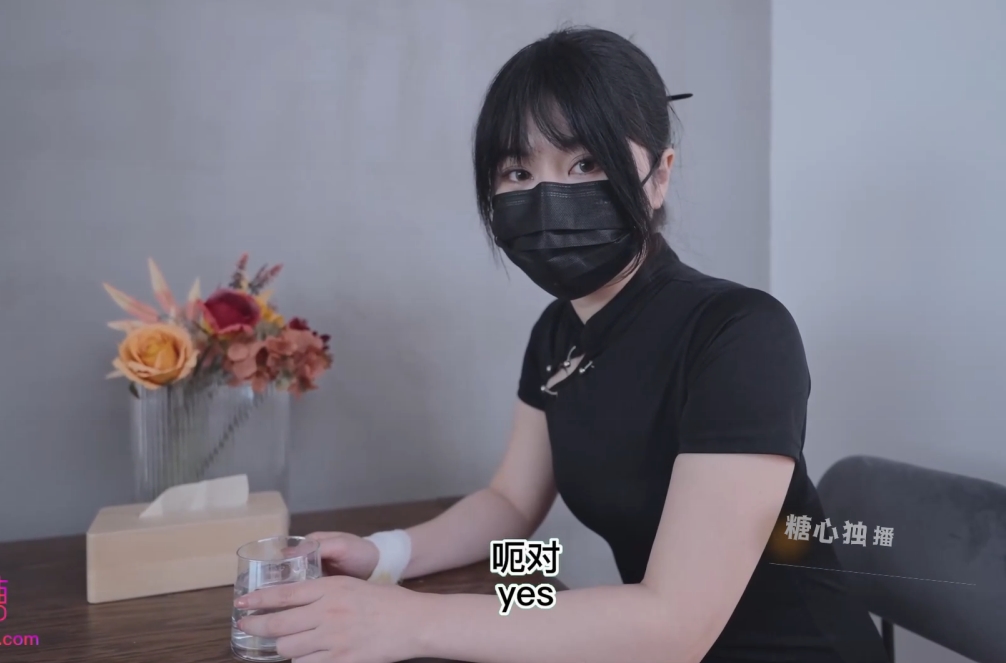 网红娜娜nana_taipei高清合集：白嫩女神展示服装丝袜美腿，20部onlyfans视频，足艺剧情系列