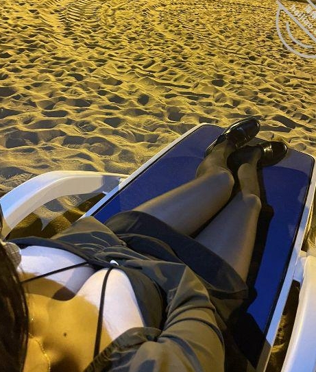 他们感受到了无限的可能性和乐趣。这个视频收藏的经历，让他们更加珍惜彼此的时光，也让他们对未来充满了期待和憧憬。愉快的午后，留下了美好的回忆，让他们时刻怀念和珍惜。