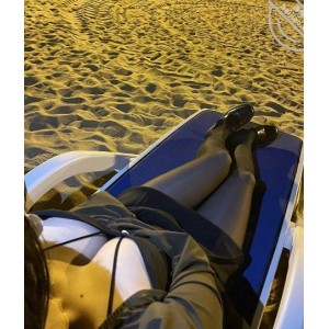 他们感受到了无限的可能性和乐趣。这个视频收藏的经历，让他们更加珍惜彼此的时光，也让他们对未来充满了期待和憧憬。愉快的午后，留下了美好的回忆，让他们时刻怀念和珍惜。