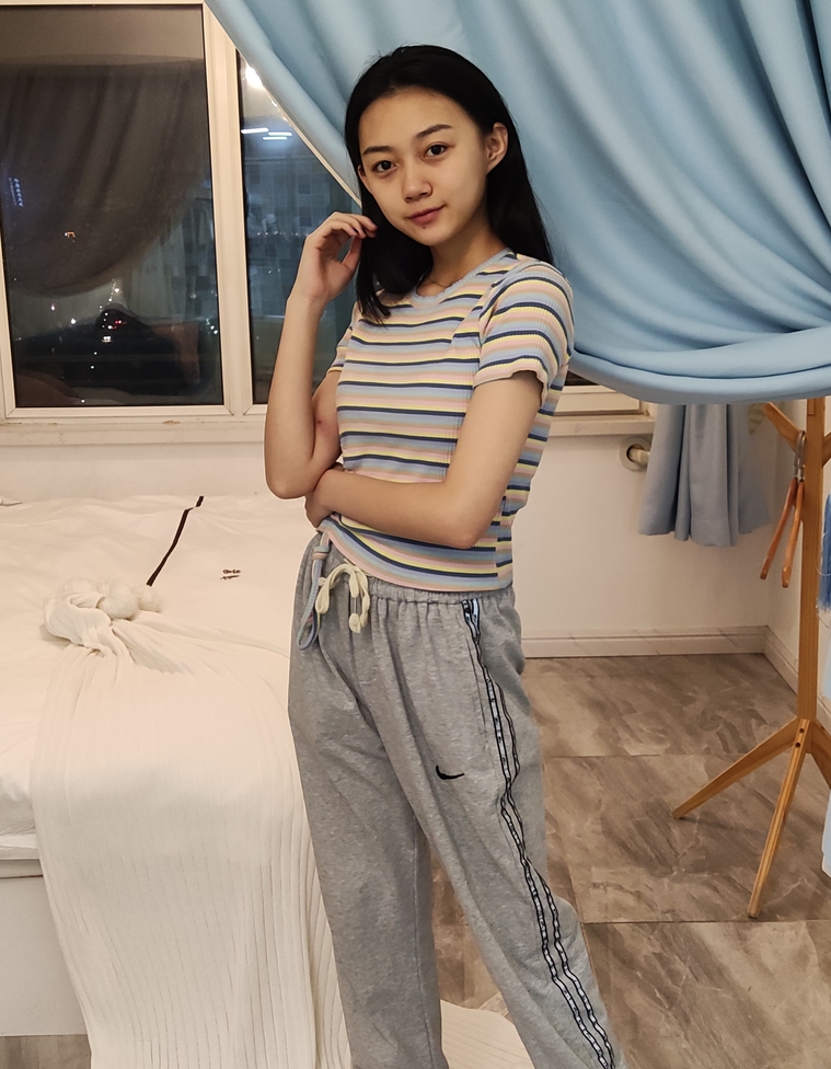 大学生刘兵19.5g约拍照片作品:记录大学生活的独特视角