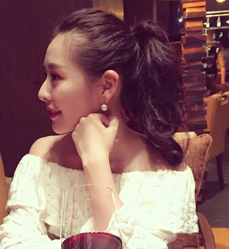 小雪模特兼职醉酒互动视频，腿够玩解压方式简单，手机电脑都能下载