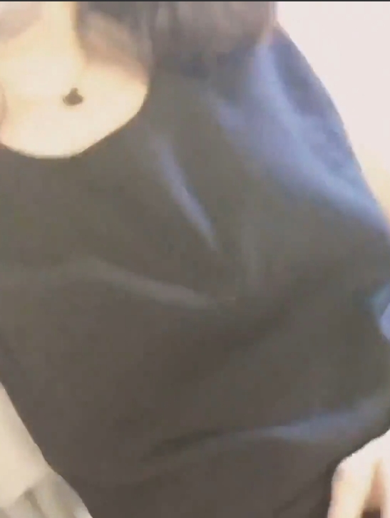 的视频保存在自己的收藏夹中，以便随时观看。医学生小三彩的视频内容丰富多样，不仅可以帮助他人学习医学知识，还能给人带来愉悦和启发。如果你也对医学有兴趣，不妨关注一下这位独特的医学生，或许会有意想不到的收获。